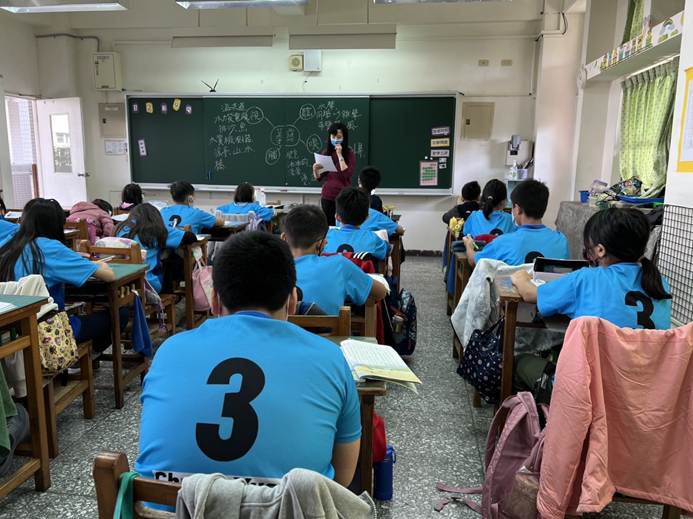 【專訪伶靈】從師培離線,她踏上環島與數位游牧的自我修復旅程 - 第1張圖